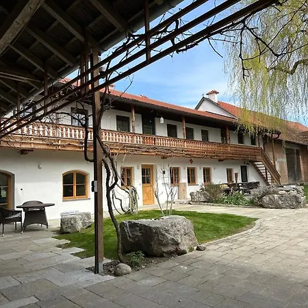 Esterbauer Homes, Gewoelbe 4p, Moderne Stadel Loft 4p Und Generationen Farmhaus 9p In Ruhiger Alleinlage Mit Schwimmteich Am Hof Neuberg * Niedertaufkirchen